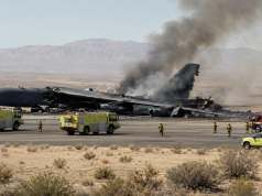 Bombardero B-52 se estrella al despegar en base militar de California