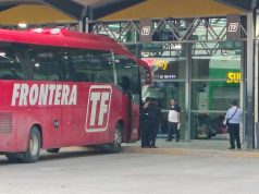 Pasajero de 75 años muere a bordo de autobús al llegar a la Central de Monterrey