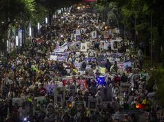 Madres buscadoras bloquean puente peatonal rumbo al Estadio Ciudad de México