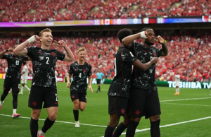 Canadá gana por primera vez en un Mundial y lo hace con goleada de 6-0 sobre Qatar