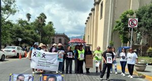 Madres buscadoras de NL arman cascarita en Monterrey para visibilizar desapariciones