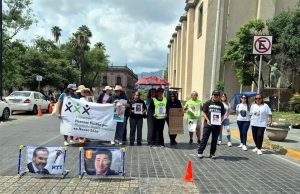 Madres buscadoras de NL arman cascarita en Monterrey para visibilizar desapariciones