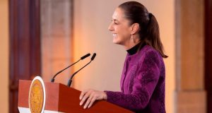 Sheinbaum impulsa debate para regular el uso de pantallas e IA entre menores