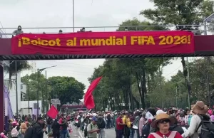 CNTE marcha hacia el Estadio Azteca y genera caos vial en la inauguración del Mundial