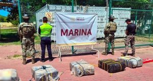 Semar incauta 270 kilos de cocaína y rescata a dos extranjeros en el puerto de Manzanillo