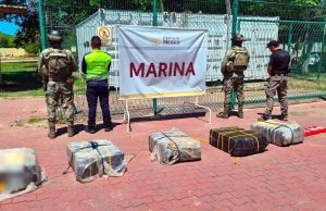 Semar incauta 270 kilos de cocaína y rescata a dos extranjeros en el puerto de Manzanillo