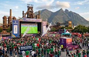 Fan Fest desborda el Parque Fundidora: gas, rejas saltadas y estaciones de Metro cerradas