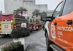 Evacuan Metropolitan Center en Valle Oriente tras reporte de incendio
