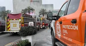 Evacuan Metropolitan Center en Valle Oriente tras reporte de incendio