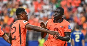 Países Bajos golea 5-1 a Suecia y se afianza en la cima del Grupo F