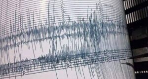 Potente terremoto de 7.7 provoca alerta de tsunami en Indonesia