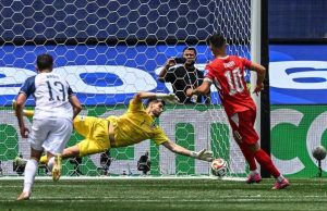 Suiza destroza a Bosnia con una racha de cuatro goles en los últimos 23 minutos