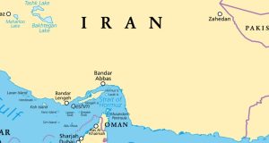 Irán cierra el Estrecho de Ormuz y advierte que atacará cualquier buque que intente cruzarlo