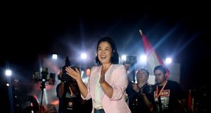 Perú elige a Keiko Fujimori como presidenta tras reñida votación