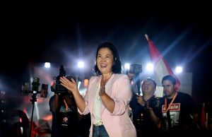 Perú elige a Keiko Fujimori como presidenta tras reñida votación