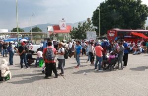 CNTE paraliza aeropuertos, Pemex y vialidades en varios estados