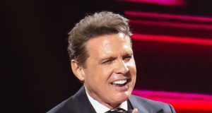 Luis Miguel se recupera en Nueva York de cirugía cardiovascular acompañado de Paloma Cuevas