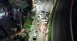 Vecinos bloquean vialidades en Monterrey, San Pedro y Guadalupe por falta de luz