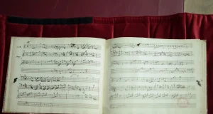 Hallan en París un cuaderno inédito de composición de Mozart