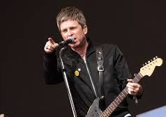 Noel Gallagher rechaza el show de Coldplay en el Mundial y critica la mezcla de música y fútbol