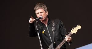 Noel Gallagher rechaza el show de Coldplay en el Mundial y critica la mezcla de música y fútbol