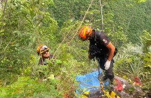 Hallan sin vida a pareja que cayó en barranco de Allende mientras viajaban en cuatrimoto