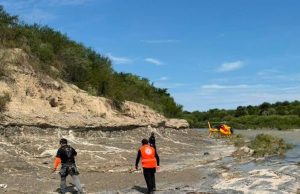 Hallan un cuerpo en el Río Pesquería durante búsqueda de menor desaparecido