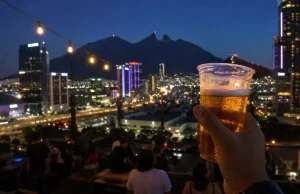 Monterrey permite consumo de alcohol en corredores turísticos durante todo el Mundial
