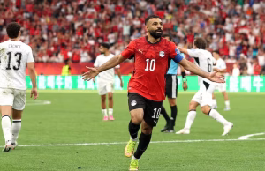 Egipto conquista su primera victoria mundialista con gol de Salah