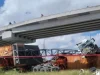 Tráiler cae desde puente elevado en Salinas Victoria
