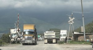 Denuncian ante la FGR a alcalde de Salinas Victoria por retén que acosa a transportistas