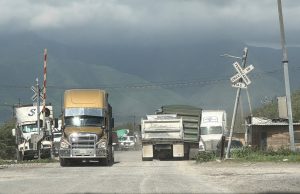 Denuncian ante la FGR a alcalde de Salinas Victoria por retén que acosa a transportistas