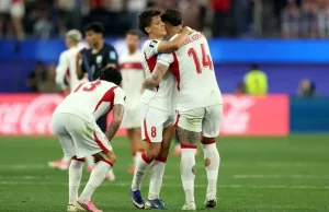 Estados Unidos sufre derrota de último minuto ante Turquía pero lidera el Grupo D