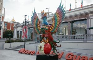 Vientos y lluvias derriban alebrije mundialista en Guadalupe