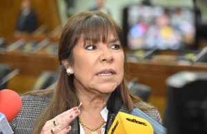 Senadora se disculpa por insultos a Mbappé, pero pide reciprocidad