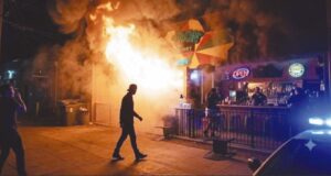 Bangkok: incendio en cervecería deja 27 muertos y 18 heridos