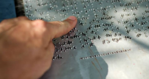 A 200 años de su creación, el braille será reconocido en la definición oficial de “leer”