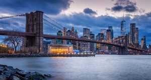 Llamas alcanzan el puente de Brooklyn en medio de celebración del 4 de julio
