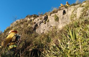 Tras 19 horas de combate, autoridades apagan incendio forestal en García