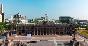 Samuel García publica reforma que reduce edad para gobernar Nuevo León