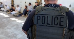 Muere mexicano baleado por agente de ICE tras intento de fuga en Houston