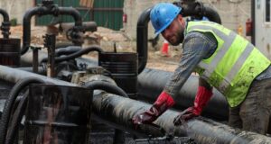 Por tensiones en Medio Oriente, Petróleo sube más de 2%