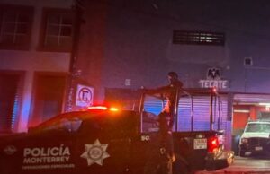 Choque tras presunto robo de vehículo deja dos heridos en Monterrey