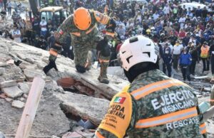 Santa Catarina premia a binomios caninos que ayudaron tras sismos en Venezuela
