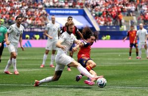 España deja atrás 16 años de fracasos y clasifica a octavos del Mundial
