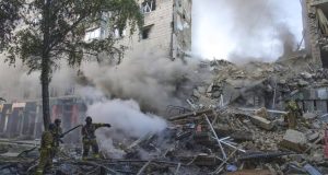 Ucrania activa su defensa aérea ante un ataque ruso con casi 500 drones y decenas de misiles