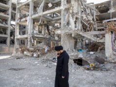 Escalada EU-Irán dispara precios del petróleo y deja 28 muertos