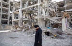 Escalada EU-Irán dispara precios del petróleo y deja 28 muertos