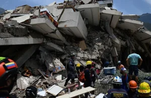 Rescatistas sin resultados en Venezuela mientras el número de víctimas supera los 2 mil 295
